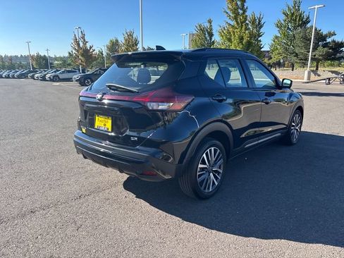 Used 2024 Nissan Kicks SR FWD image 3