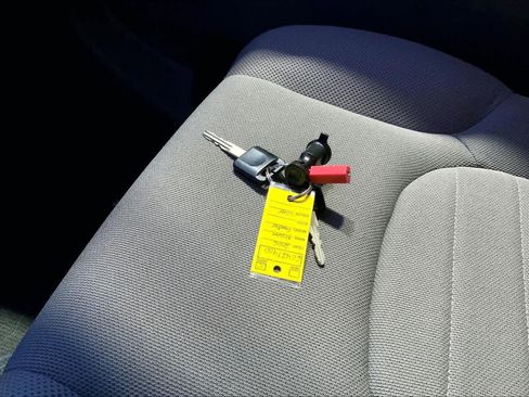 Used 2006 Nissan Frontier XE w/ (G01) XE Preferred Pkg image 13