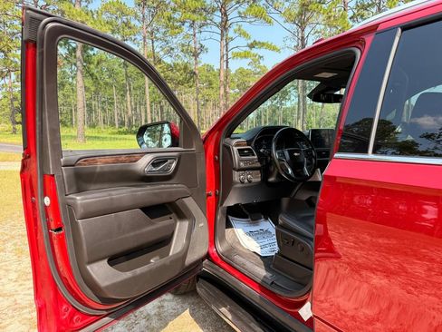 Used 2023 Chevrolet Suburban LT w/ Luxury Package AWD/4WD image 11