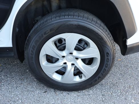 Used 2019 Toyota RAV4 LE FWD image 14