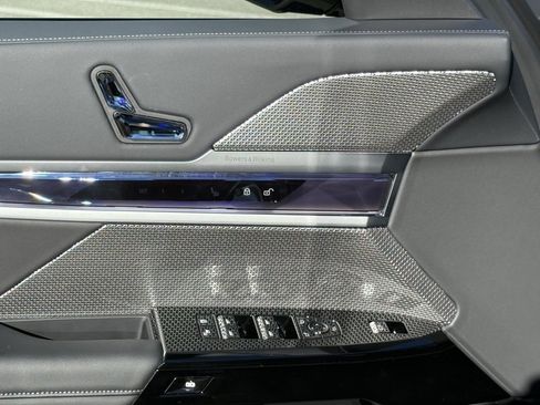 Used 2025 BMW 740i w/ Premium Package image 19