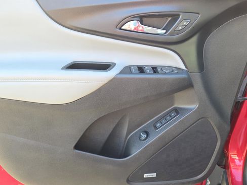 Used 2018 Chevrolet Equinox Premier image 22