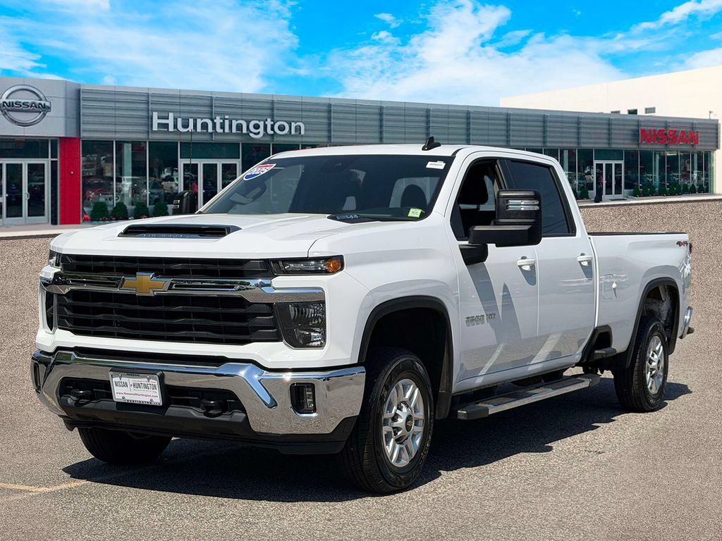 Used 2025 Chevrolet Silverado 2500 LT w/ Convenience Package AWD/4WD image 2