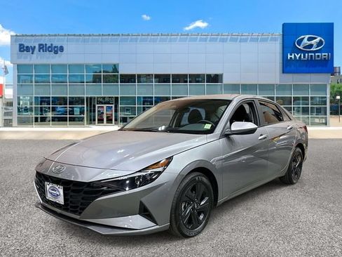 Used 2023 Hyundai Elantra SEL FWD image 8
