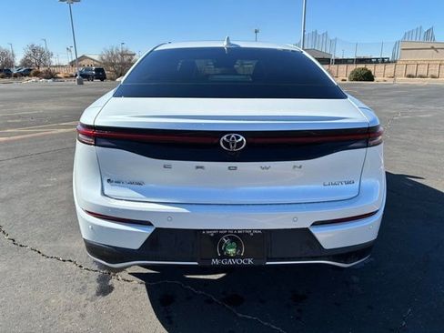 Used 2024 Toyota Crown Limited image 5