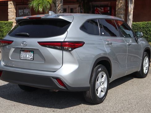 Used 2021 Toyota Highlander L FWD image 9