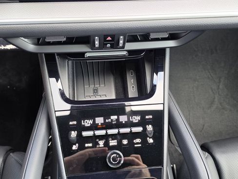 Certified 2026 Porsche Cayenne E-Hybrid AWD/4WD image 26