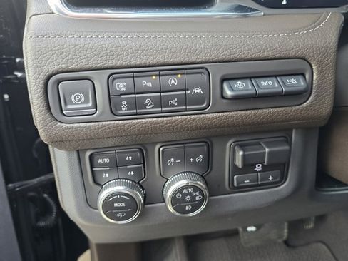 Used 2023 GMC Yukon Denali image 16
