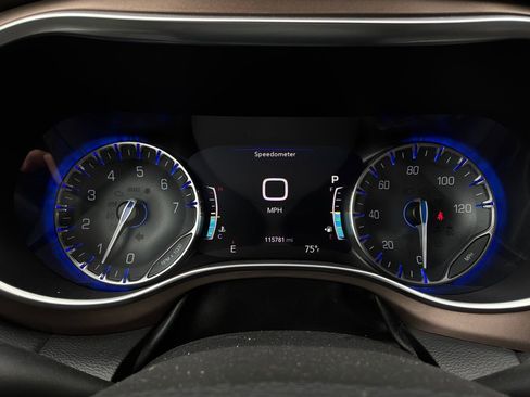 Used 2017 Chrysler Pacifica Touring-L Plus w/ Advanced Safetytec Group image 43