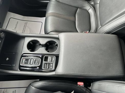 Used 2025 Honda Pilot Touring image 25