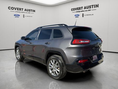 Used 2018 Jeep Cherokee Latitude image 3