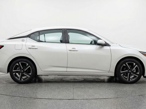 Used 2025 Nissan Sentra SV image 11