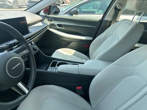 Certified 2025 Hyundai Sonata SEL FWD image 2