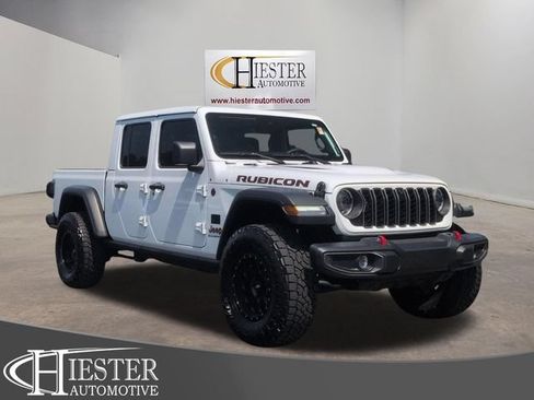 Used 2025 Jeep Gladiator Rubicon w/ Technology Group AWD/4WD image 1
