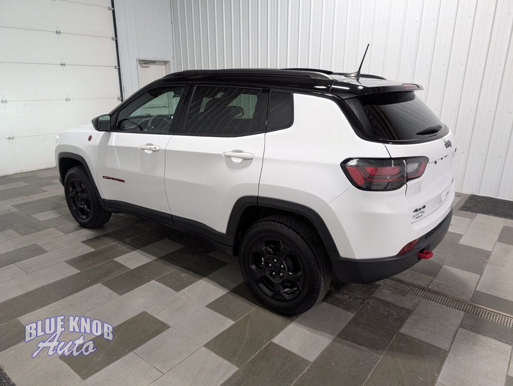 Used 2023 Jeep Compass Trailhawk w/ Trailhawk Elite Group AWD/4WD image 2
