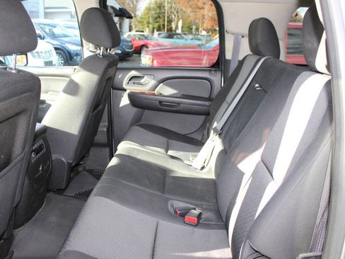 Used 2014 Chevrolet Suburban LS image 17