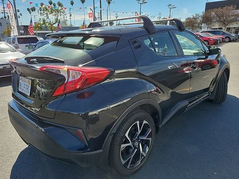 Used 2019 Toyota C-HR XLE image 7