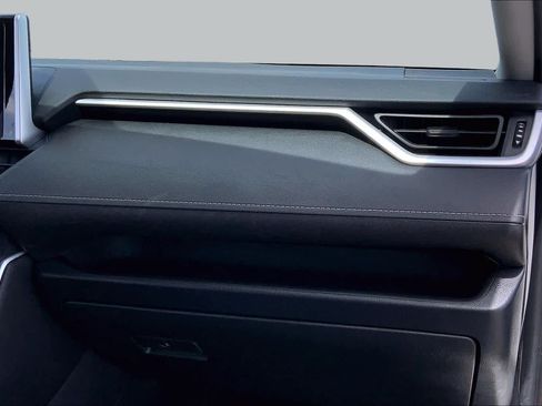 Used 2025 Toyota RAV4 XLE FWD image 18
