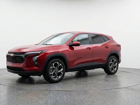 Used 2025 Chevrolet Trax LT image 3