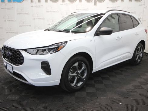 Used 2023 Ford Escape ST-Line AWD/4WD image 2