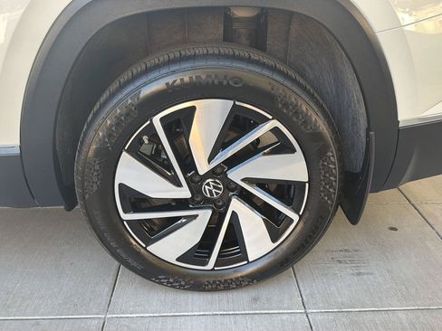 Used 2024 Volkswagen Atlas SEL AWD/4WD image 12