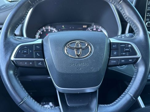 Used 2022 Toyota Highlander XLE image 16