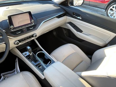 Used 2024 Nissan Altima 2.5 SV image 29