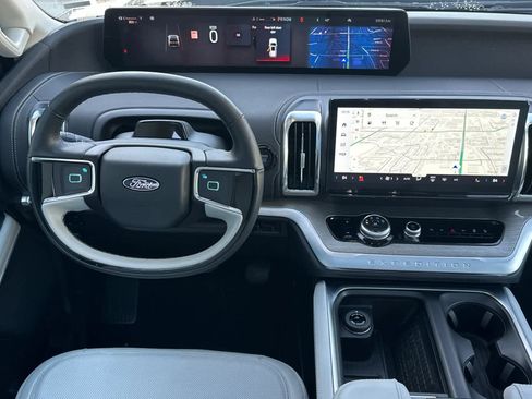 Certified 2025 Ford Expedition Platinum image 14