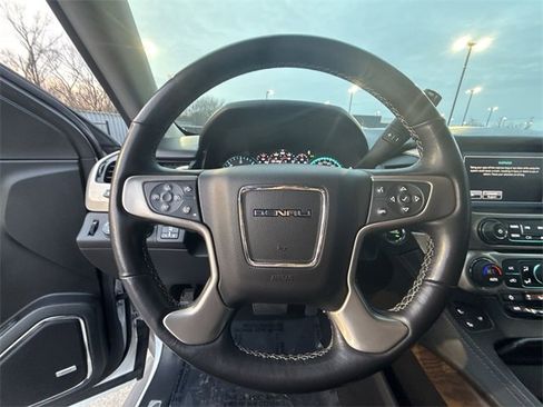 Used 2020 GMC Yukon XL Denali w/ Denali Premium Package image 14