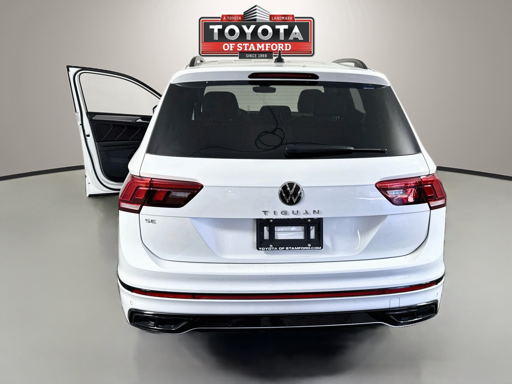 Used 2023 Volkswagen Tiguan SE R-Line FWD image 6