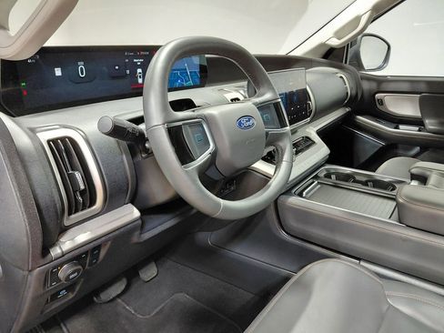 Certified 2025 Ford Expedition Active AWD/4WD image 25