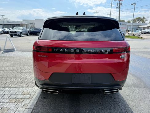 Used 2023 Land Rover Range Rover Sport SE AWD/4WD image 7