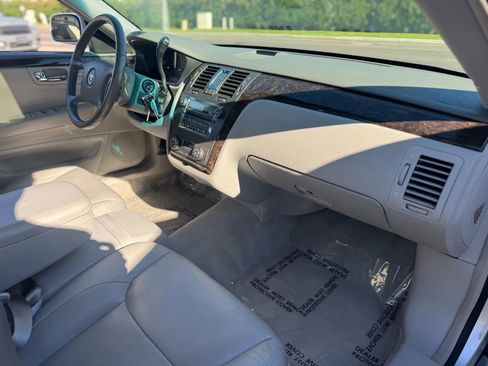 Used 2011 Cadillac DTS Luxury image 43