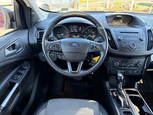 Used 2018 Ford Escape SE w/ SE Sport Appearance Package image 31