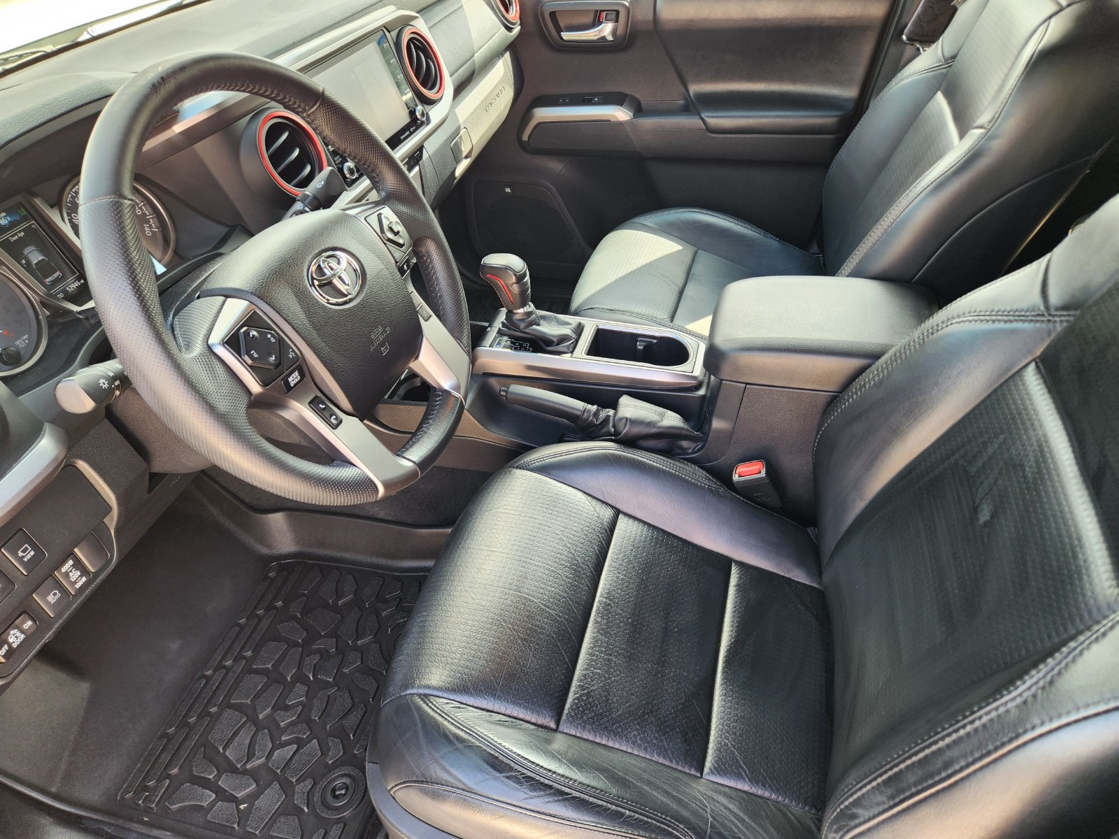 Used 2021 Toyota Tacoma Limited AWD/4WD image 16