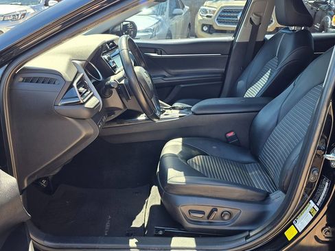 Used 2020 Toyota Camry SE w/ Convenience Package image 18