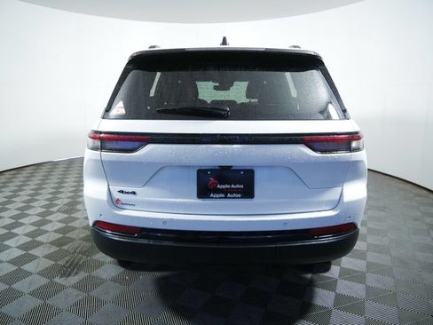 Used 2024 Jeep Grand Cherokee Altitude AWD/4WD image 5