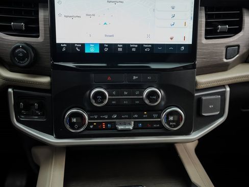 Used 2022 Ford Expedition Max Limited image 36