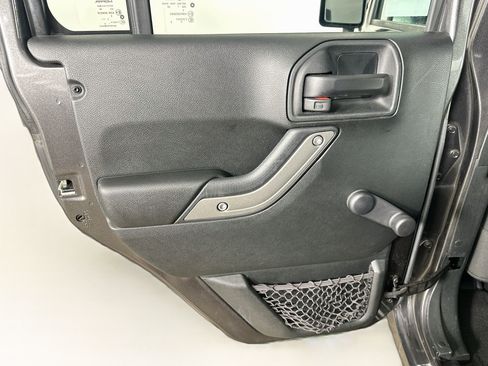 Used 2018 Jeep Wrangler Unlimited Sport w/ Connectivity Group AWD/4WD image 22