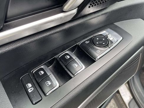 Used 2025 Kia Telluride S FWD image 17