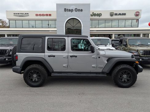 Used 2021 Jeep Wrangler Unlimited Sport image 4