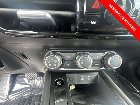 Used 2025 Nissan Kicks SV AWD/4WD image 18