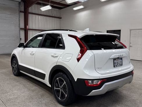Used 2023 Kia Niro EX image 13