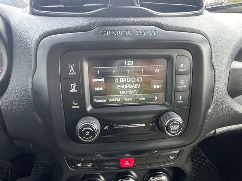 Used 2017 Jeep Renegade Latitude w/ Cold Weather Group image 22