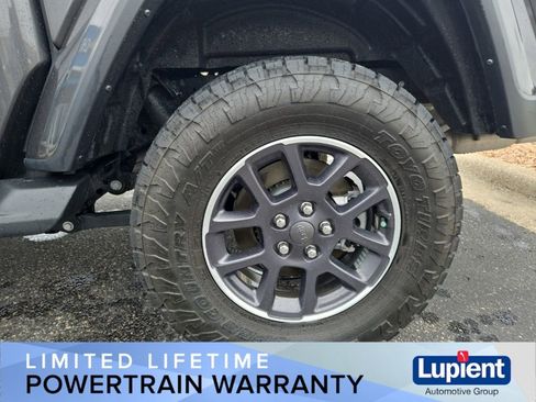 Used 2022 Jeep Gladiator Overland w/ Popular Equipment Package AWD/4WD image 18