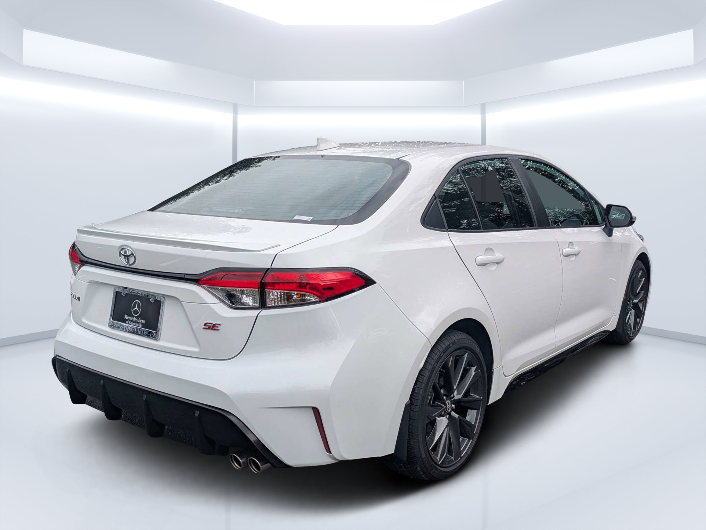 Used 2026 Toyota Corolla SE FWD image 3