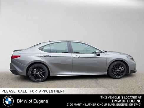 Used 2025 Toyota Camry SE FWD image 2