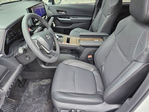 New 2025 Toyota Sienna Platinum image 13
