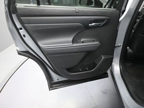 Used 2024 Toyota Highlander XLE image 18