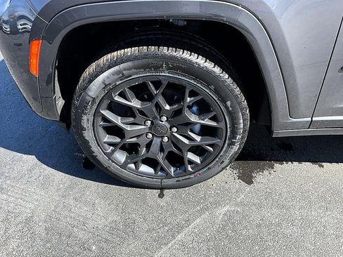 New 2026 Jeep Grand Cherokee Summit w/ Obsidian Package image 10